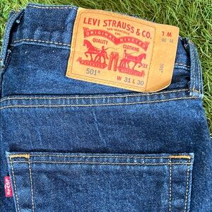 Levi’s men’s 501 2331 Original Fit- button fly 31x 30